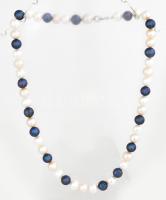 Színes tenyésztett gyöngy nyaklánc, ezüst(Ag) kapoccsal, jelzett, h: 44 cm