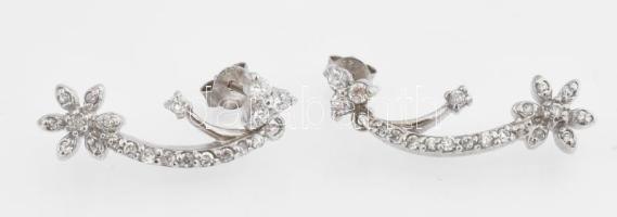 Ezüst(Ag) virágos fülbevalópár, jelzett, h: 3,5 cm, bruttó: 5,5 g