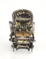 Ezüst(Ag) miniatűr autó, jelzés nélkül, 2,5×2 cm, nettó: 21,7 g