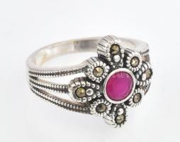 Ezüst(Ag) gyűrű szintetikus rubinnal, jelzett, méret: 57, bruttó: 4,2 g