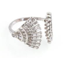 Ezüst(Ag) kövekkel díszített gyűrű, jelzett, méret: 53, bruttó: 3 g