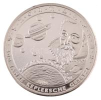 Németország 2009. "A Kepler-törvények 400. évfordulója" ezüstözött Cu emlékérem (35mm) T:PP ujjlenyomat, kis karc Germany 2009. "400th Anniversary of the Kepler laws" silver-plated Cu commemorative medallion (35mm) C:PP fingerprints, small scratch