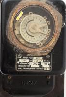 1979 retró Ganz villanyóra, fém házas, jó állapotban plombával 20 cm