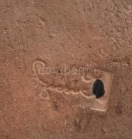 Szécsi kerámia lány virággal. Jelzett, kis kopással, m: 18 cm