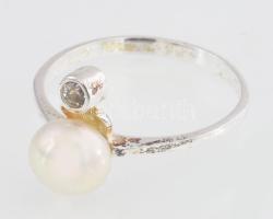 Ezüst(Ag) gyűrű tenyésztett gyönggyel, jelzett, méret: 58, bruttó: