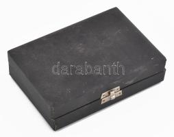 Gégész műszer dobozában