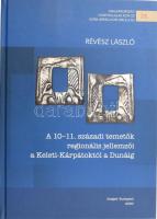 Révész László: A 10-11. századi temetők regionális jellemzői a Keleti-Kárpátoktól a Dunáig. Magyarország honfoglalás kori és kora Árpád-kori sírleletei 13 köt. Szeged-Bp.,2020., Szegedi Tudományegyetem Régészeti Tanszéke - Bölcsészettudományi Kutatóközpont Régészeti Intézete - Magyar Nemzeti Múzeum - Martin Opitz Kiadó. Kiadói kartonált papírkötés, a hátsó borító karcos.