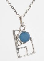 Ezüst(Ag) nyaklánc kék gyöngyös medállal, jelzett, h: 40 cm, bruttó: 5,8 g