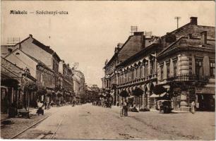 1917 Miskolc, Széchenyi utca, Reinitz Herman üzlete, utcai árusok, Reiner Dávid Bútorháza, temetkezési intézet, üzletek. Vasúti Levelezőlapárusítás 9907. (Rb)