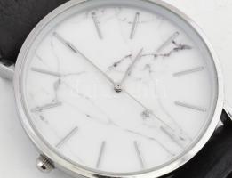 Öltönyóra kvarc szerkezettel márványos számlappal d: 40 mm Bőr szíjjal, működik