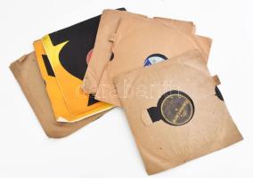 7 db vegyes bakelit hanglemez, közte sérült is + 5 db üres papírborító