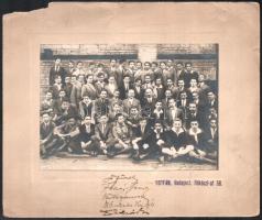 cca 1922-1926 Régi iskolai tablófotók, 5 db, fotók kartonon változó állapotban, közte sérült kartono...