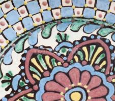 Lázi János (1912-1980): Hódmezővásárhelyi fali dísztányér, 1930-1940 körül. Mázas kerámia, kézzel fe...