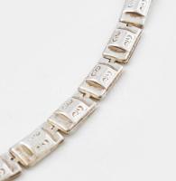 Ezüst (Ag) karlánc lapos díszített mintával. Jelzett 7 g 20 cm