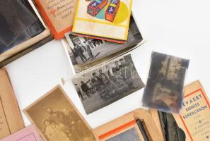 Vegyes fotó és üveg negatív tétel ,benne nevesített vizitkártya, katona, közlekedési