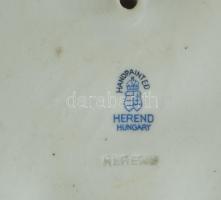 Herendi teve. cca 1920-1930, pikkelyes mintával kézzel festett porcelán, terv.: Végh Ilona, formaszá...