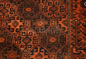 Kaukázusi kézi szövésű szőnyeg. XX. sz. eleje 100x160 cm