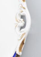 Haas & Czjek porcelán tálca matricás jelzett, kopásokkal, d: 39 cm