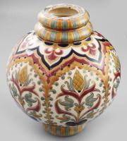 cca 1880-1890 Zsolnay historizáló váza, jelzés nélkül, szájánál csiszolt, m: 21,5 cm, d: 19 cm