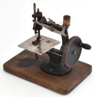 Singer kézi varrógép, működőképes 26x21 cm