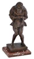 Lon Chaney Sr.: Quasimodo. Bronz, márvány talpon, jelzés nélkül. 27 cm