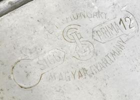 Magyar katonai csajka és kanálgép, csajka: d: 12 cm, m: 5 cm, kanálgép: h: 15 cm