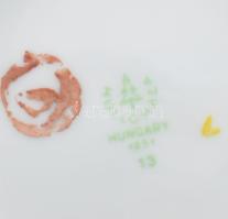 Hollóházi négyoldalas váza. Aranykontúrozott madár- és virágmintával, jelzett, hibátlan, m: 24,5 cm