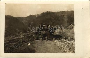 Első világháborús osztrák-magyar felborult és szétlőtt teherautó / WWI K.u.k. destroyed military truck. Gust Fotograf Kronstadt photo