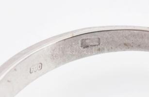 Arany (Au) 14K fehérarany köves gyűrű, jelzett, méret: 50, bruttó: 2,1 g