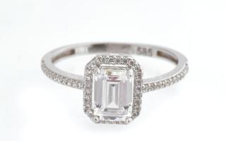 Arany (Au) 14K fehérarany sokköves gyűrű, jelzett, méret: 55, bruttó: 2,2 g