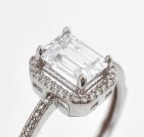 Arany (Au) 14K fehérarany sokköves gyűrű, jelzett, méret: 55, bruttó: 2,2 g