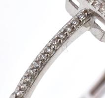 Arany (Au) 14K fehérarany sokköves gyűrű, jelzett, méret: 55, bruttó: 2,2 g