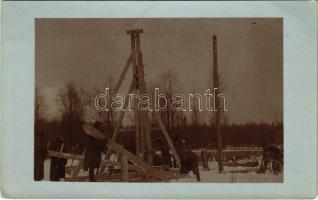 1917 Első világháborús osztrák-magyar katonák cölöpverés közben a Hungaria-Bruckénél, Berezina / WWI K.u.k. military, soldiers at a bridge by Berezina. photo