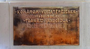 1938. "Komárom visszatértének Tornász vándordíja 1938. nov. 6." lemez díjplakett nagyméret...