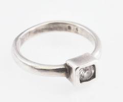 Ezüst(Ag) négyszögletes foglalatú köves gyűrű, jelzett, méret: 50, bruttó: 2,6 g