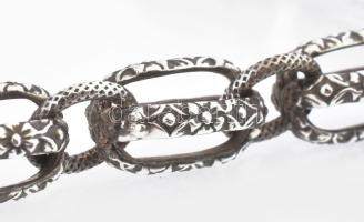 Ezüst(Ag) masszív áttört virágmintás karkötő, jelzett, h: 21 cm, nettó: 30,2 g