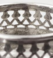 Ezüst(Ag) áttört peremű sétáló gyertyatartó, jelzett, d: 11 cm, nettó: 76,7 g