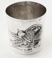 Ezüst(Ag) vadászpohár domború tölgyfaleveles mintával, jelzett, m: 7,5 cm, nettó: 85 g
