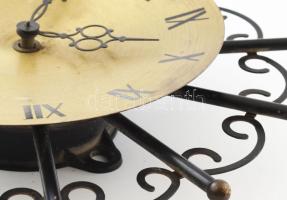 Kovácsoltvas-szerű kézi felhúzós falióra, működő, jó állapotban d: 26 cm
