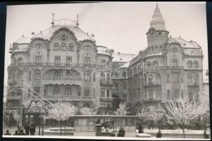 cca 1940-1950 Szendrő István (1908-2000): Nagyvárad, Fekete Sas Szálloda, pecséttel jelzett fotó feliratozva, 11×17 cm