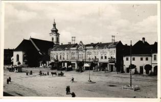 Kézdivásárhely, Targu Secuiesc; Fő tér, Református templom, országzászló, I. Nagy hentes, Jencsevics Arthur cukrászda, gyógyszertár, Turóczi, Ervin J., A. Páll Sándor és Földi üzlete / Biserica reformata / main square, Calvinist church, Hungarian flag, shops, butcher, pharmacy. photo