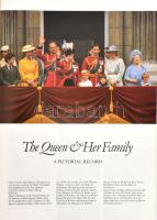 The Queen & Her Family. Pitkin Pictorials Ltd., 1989. Kiadói tűzött papírkötés. 32p. Színes fotó...