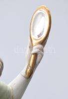 Herendi fésülködő akt. Kézzel festett, jelzett, keze ragasztott, m: 24 cm