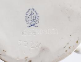 Herendi fésülködő akt. Kézzel festett, jelzett, keze ragasztott, m: 24 cm