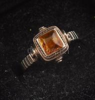 Ezüst (Ag) gyűrű borostyánnal 3,3 g m: 58