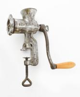 Régi húsdaráló, 5-ös méret, kopással