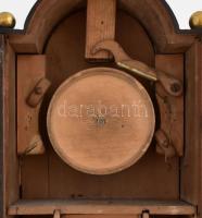 Antik asztali óra. Fából készült szerkezettel. Zománc számlappal, réz kerettel. Üveges, fa szekrényb...