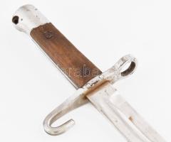 Bajonett tokjában, jó állapotban, h: 37 cm