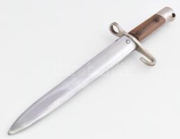 Bajonett tokjában, jó állapotban, h: 37 cm