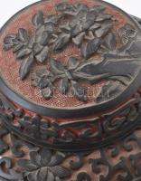 Antik lakkfaragásos kínai bronz urnaváza, szép állapotban, jelzés nélkül, faragott fa talpon m: 20 c...